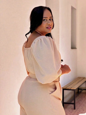 Macacão Plus Size Pantalona Com Cinto Decote Coração