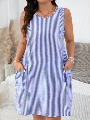 Vestido Curto Regata Listrado Plus Size com Bolso