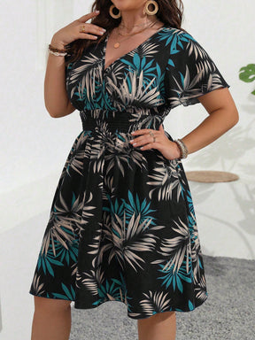Vestido Curto Plus Size com Elástico Manga Curta