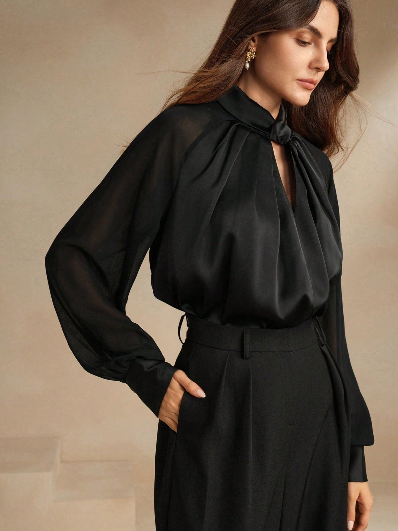 Camisa Manga Longa Elegante Feminina com Decote Tramado