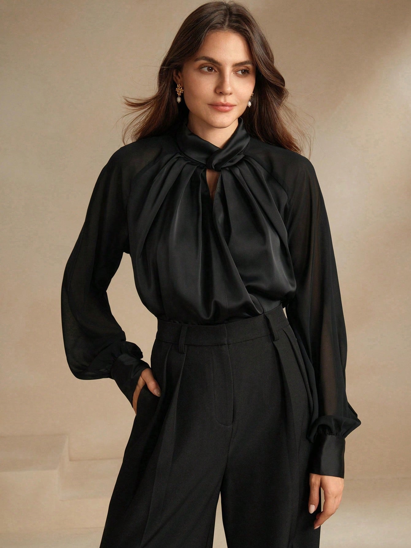 Camisa Manga Longa Elegante Feminina com Decote Tramado