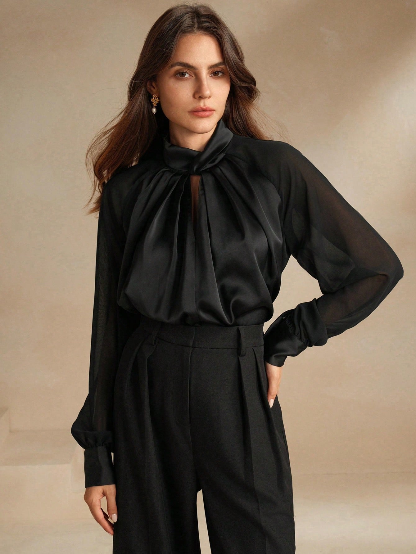 Camisa Manga Longa Elegante Feminina com Decote Tramado
