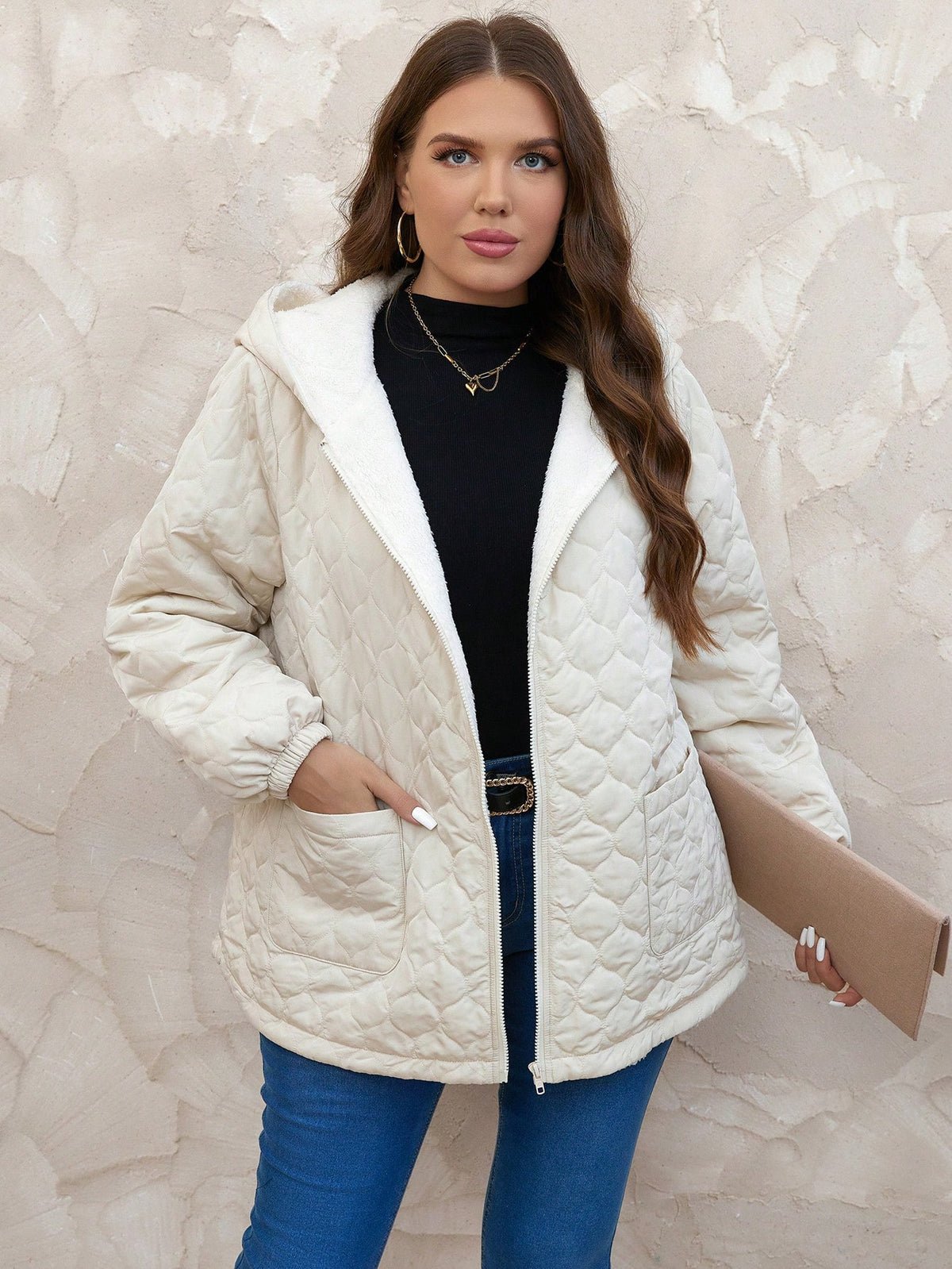 Jaqueta Feminina Plus Size Forrada com Capuz