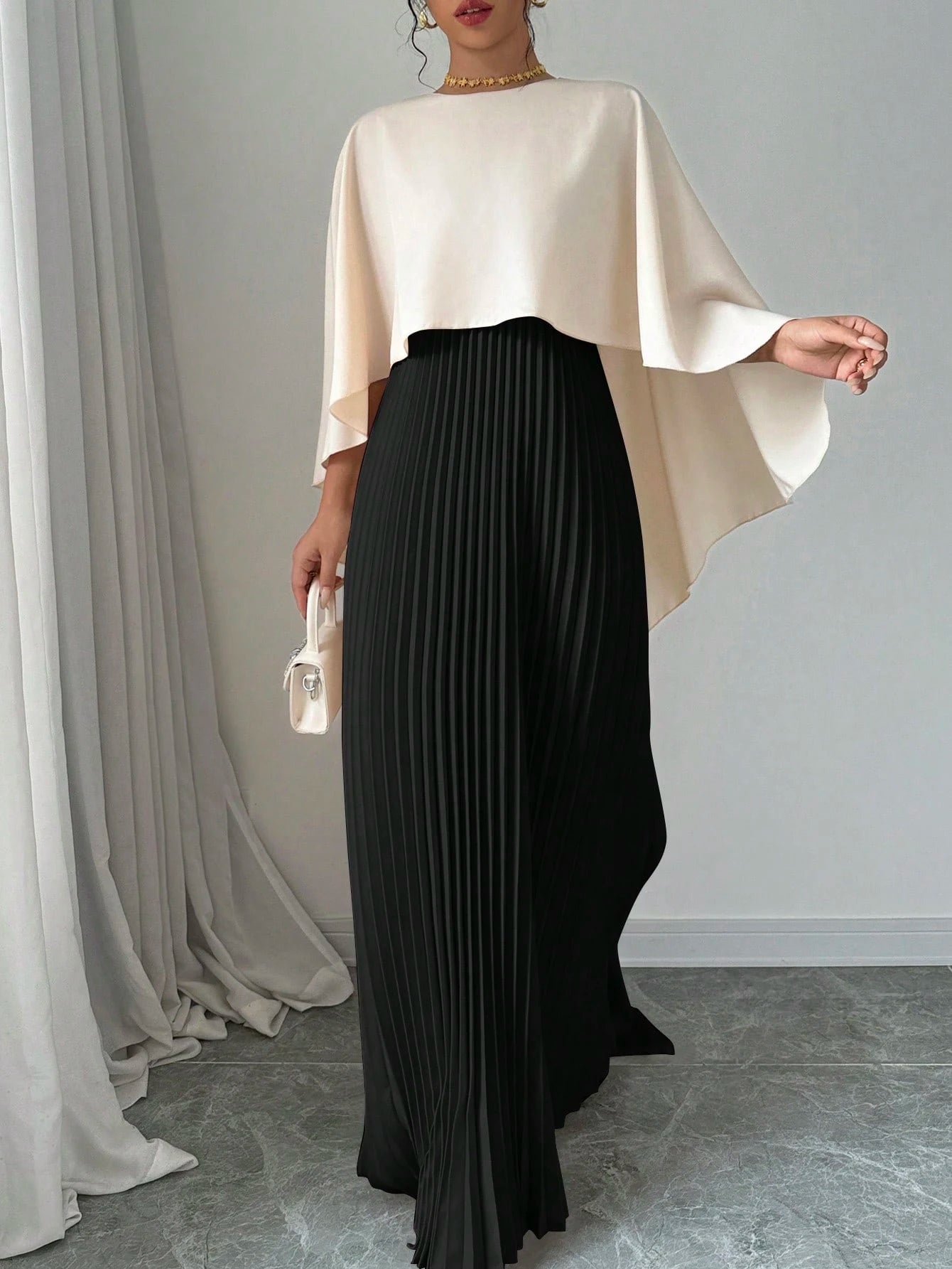 Vestido Longo Elegante com Saia Plissada