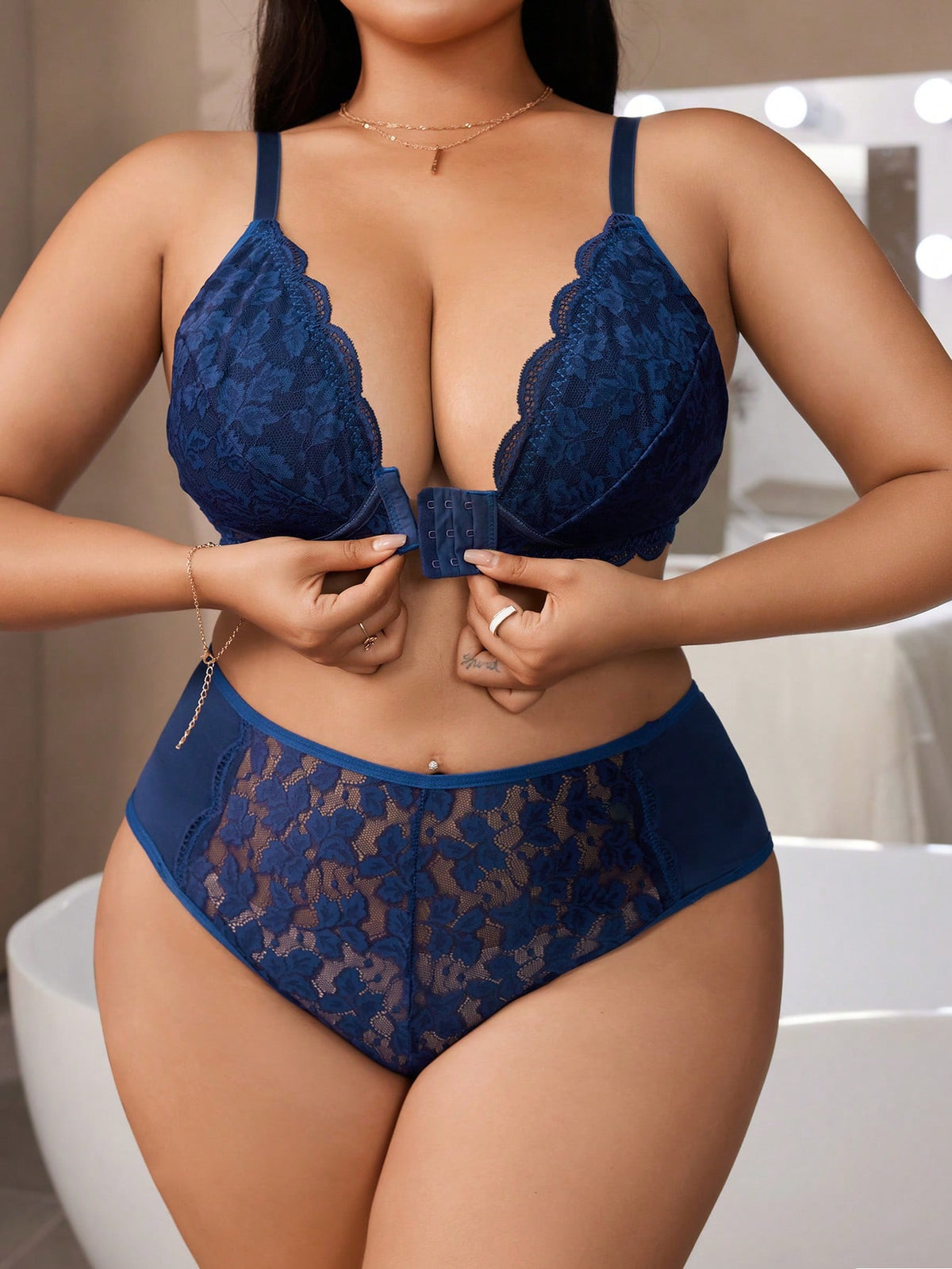 Lingerie Plus Size com Fechamento Frontal em Renda