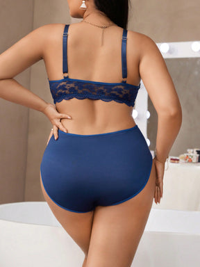 Lingerie Plus Size com Fechamento Frontal em Renda