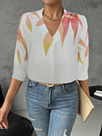 Camisa Feminina Meia Manga Estampada Decote V