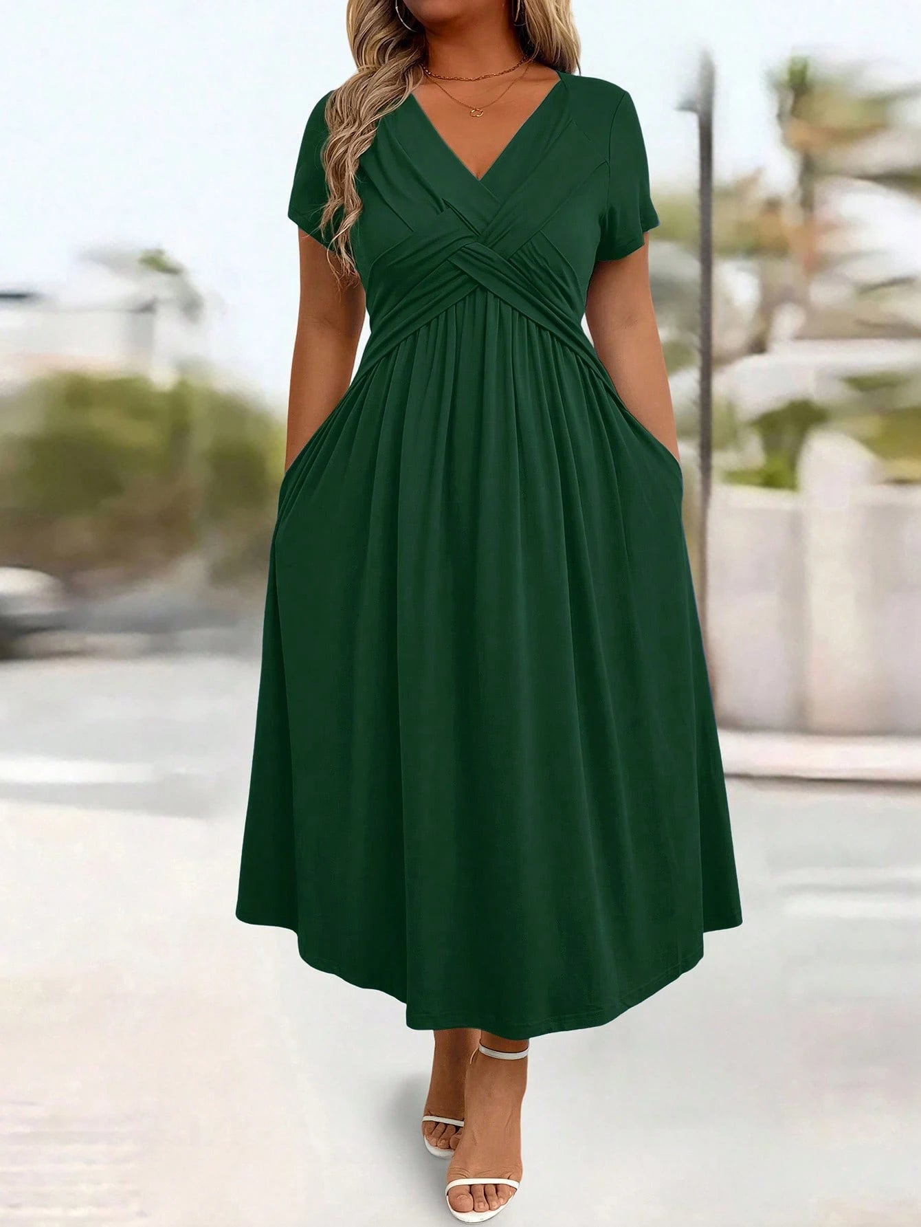 Vestido Plus Size Longo Soltinho Manga Curta com Bolso