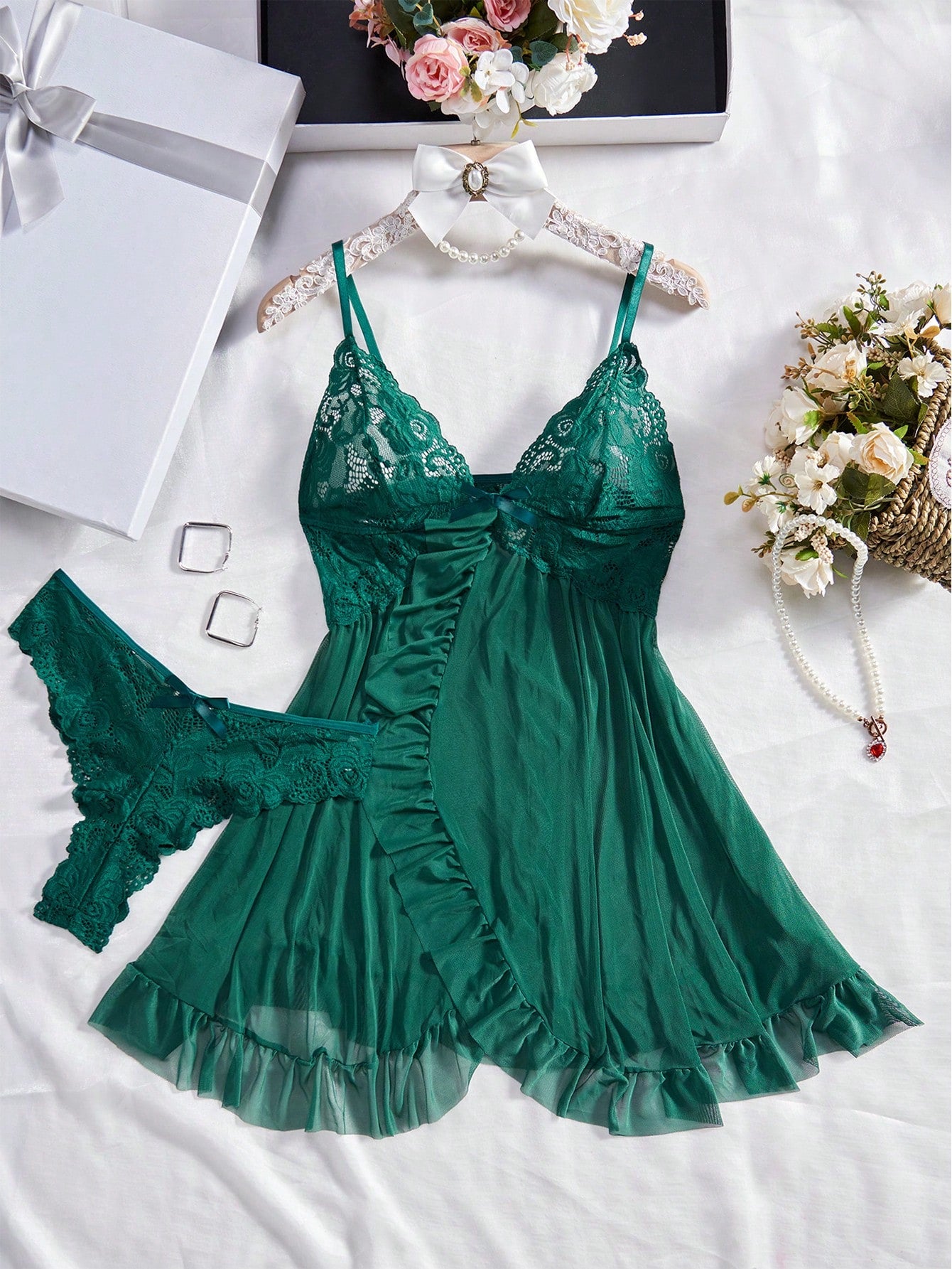 Camisola Sexy de Renda Feminina com Abertura Frontral + Calcinha