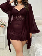 Conjunto Camisola e Robe Sensual Plus Size com Renda e Plumas