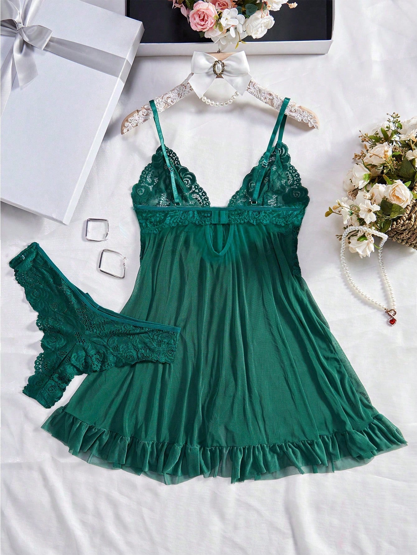 Camisola Sexy de Renda Feminina com Abertura Frontral + Calcinha