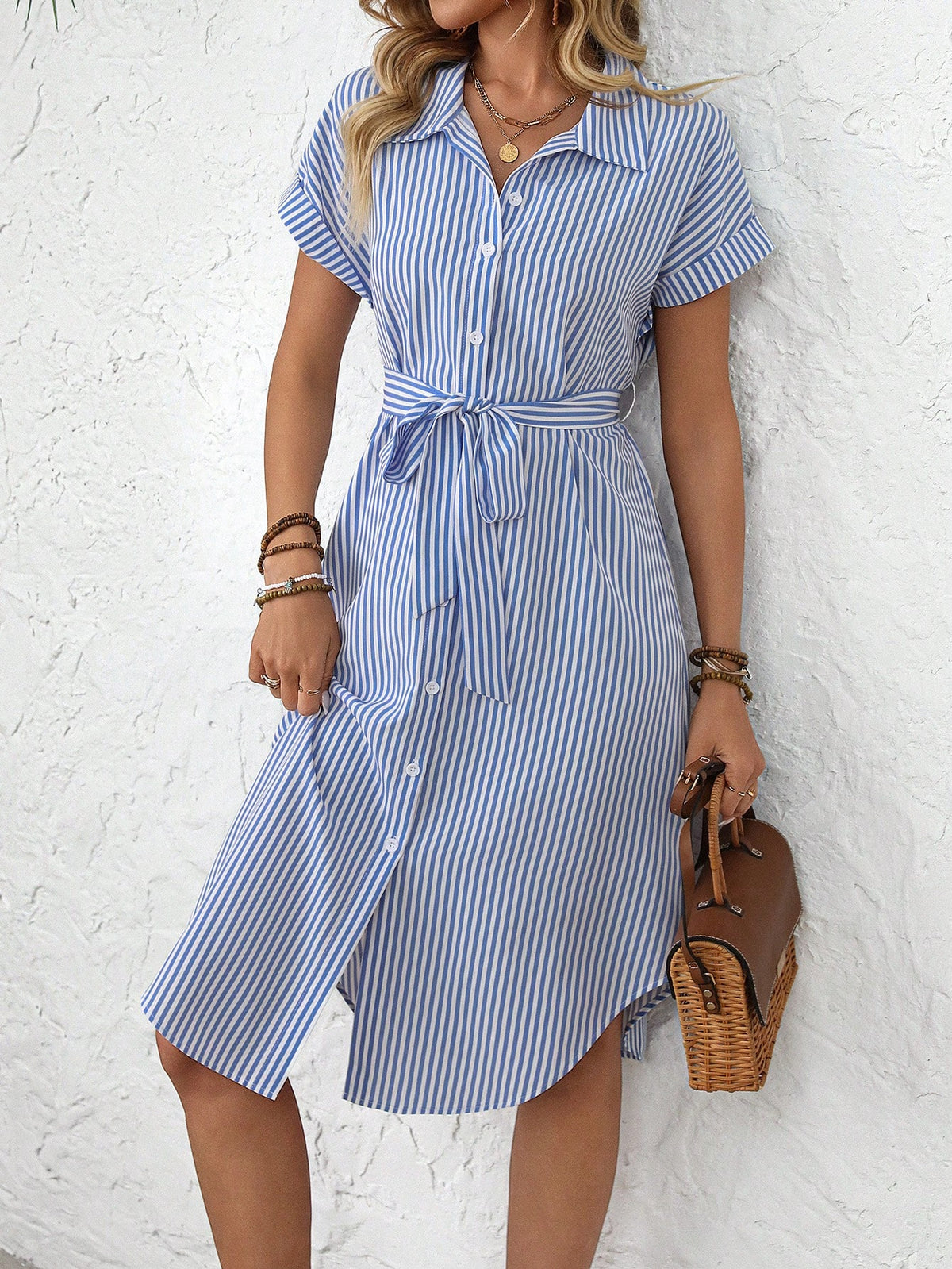 Vestido Listrado Feminino com Botões Estilo Camisa