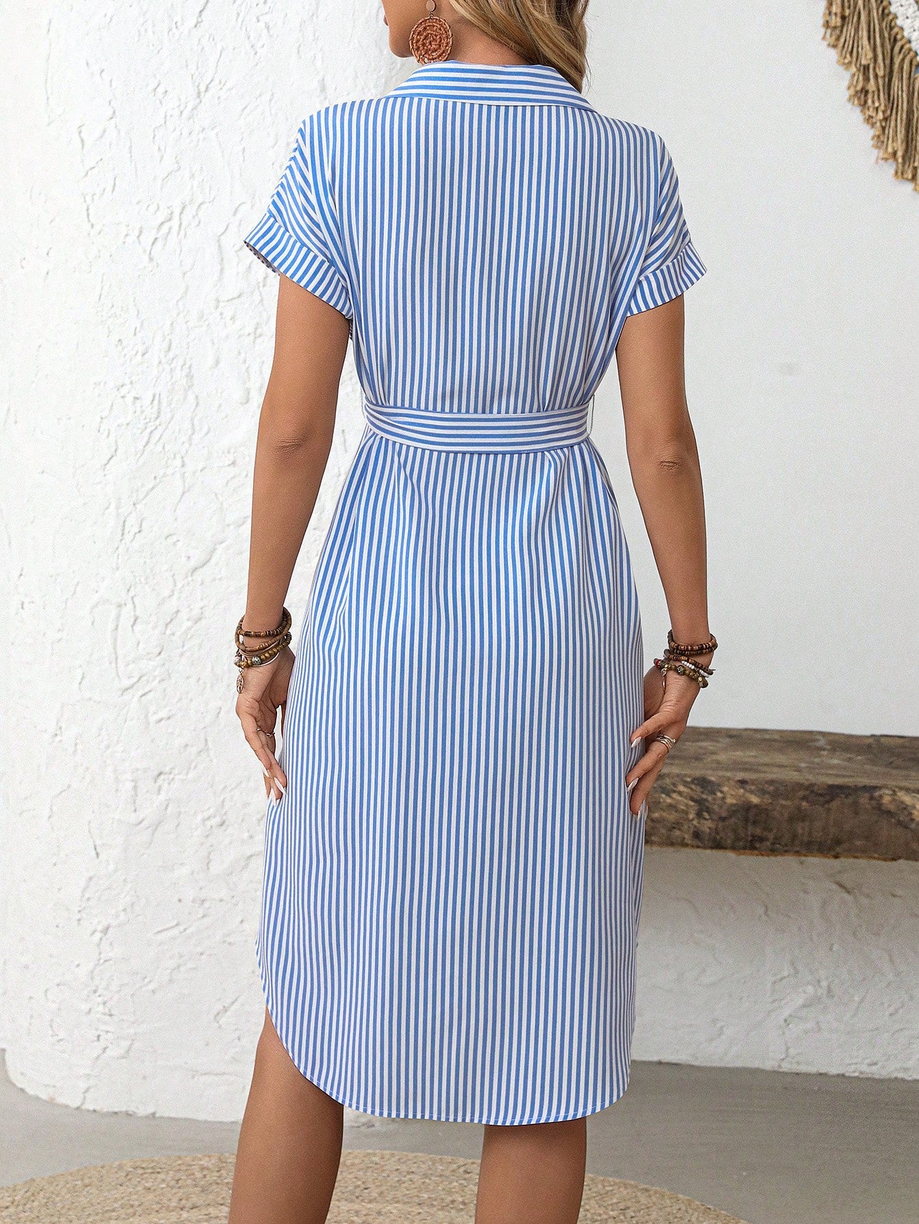 Vestido Listrado Feminino com Botões Estilo Camisa