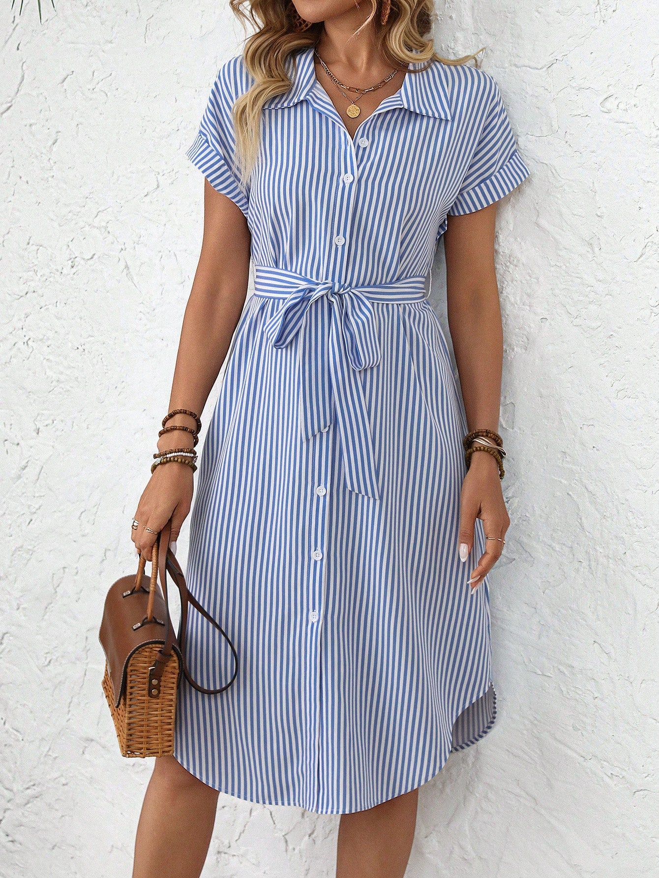 Vestido Listrado Feminino com Botões Estilo Camisa