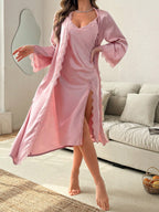 Conjunto Feminino com Robe e Camisola de Cetim com Renda