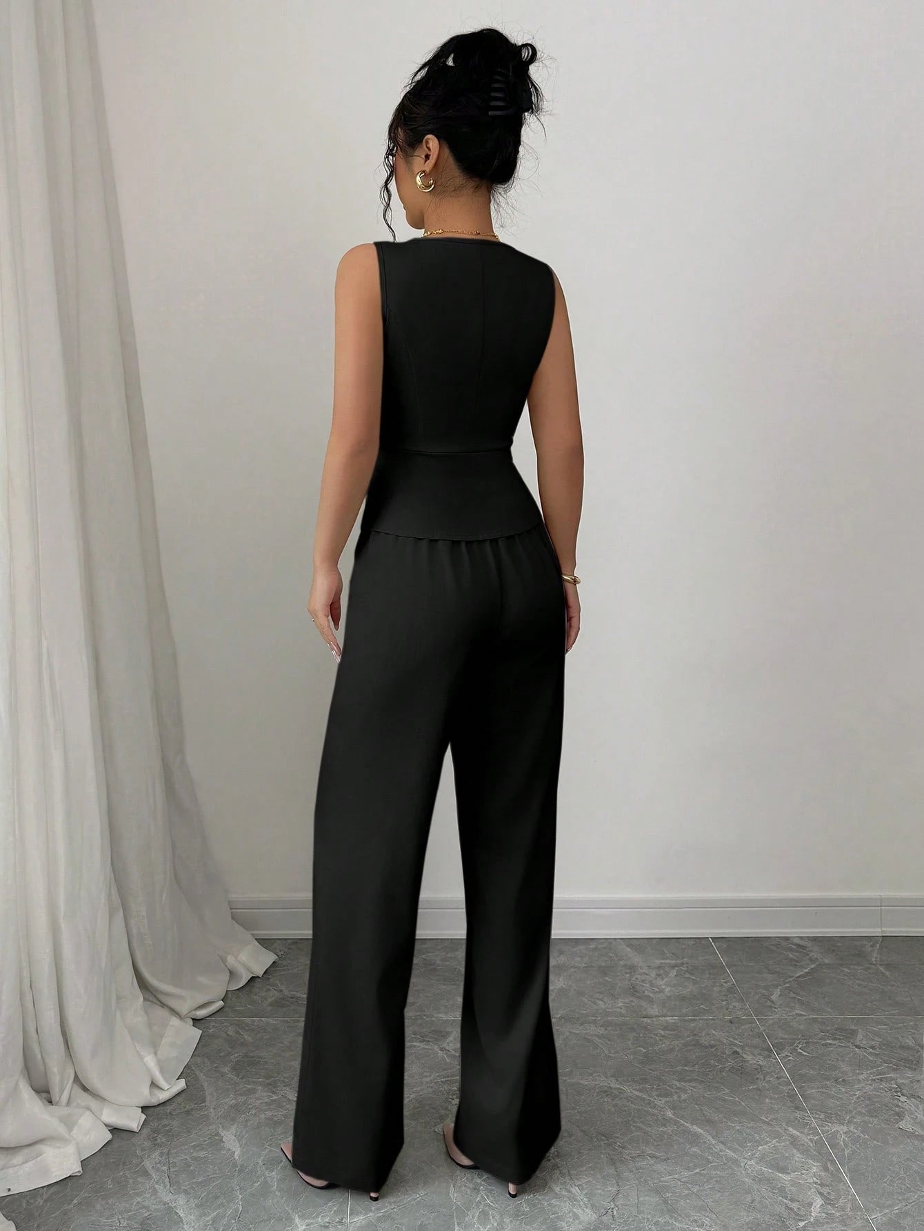 Conjunto Feminino Alfaiataria com Colete e Calça Pantalona