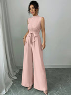 Macacão Feminino Elegante com Cinto na Cintura e Perólas