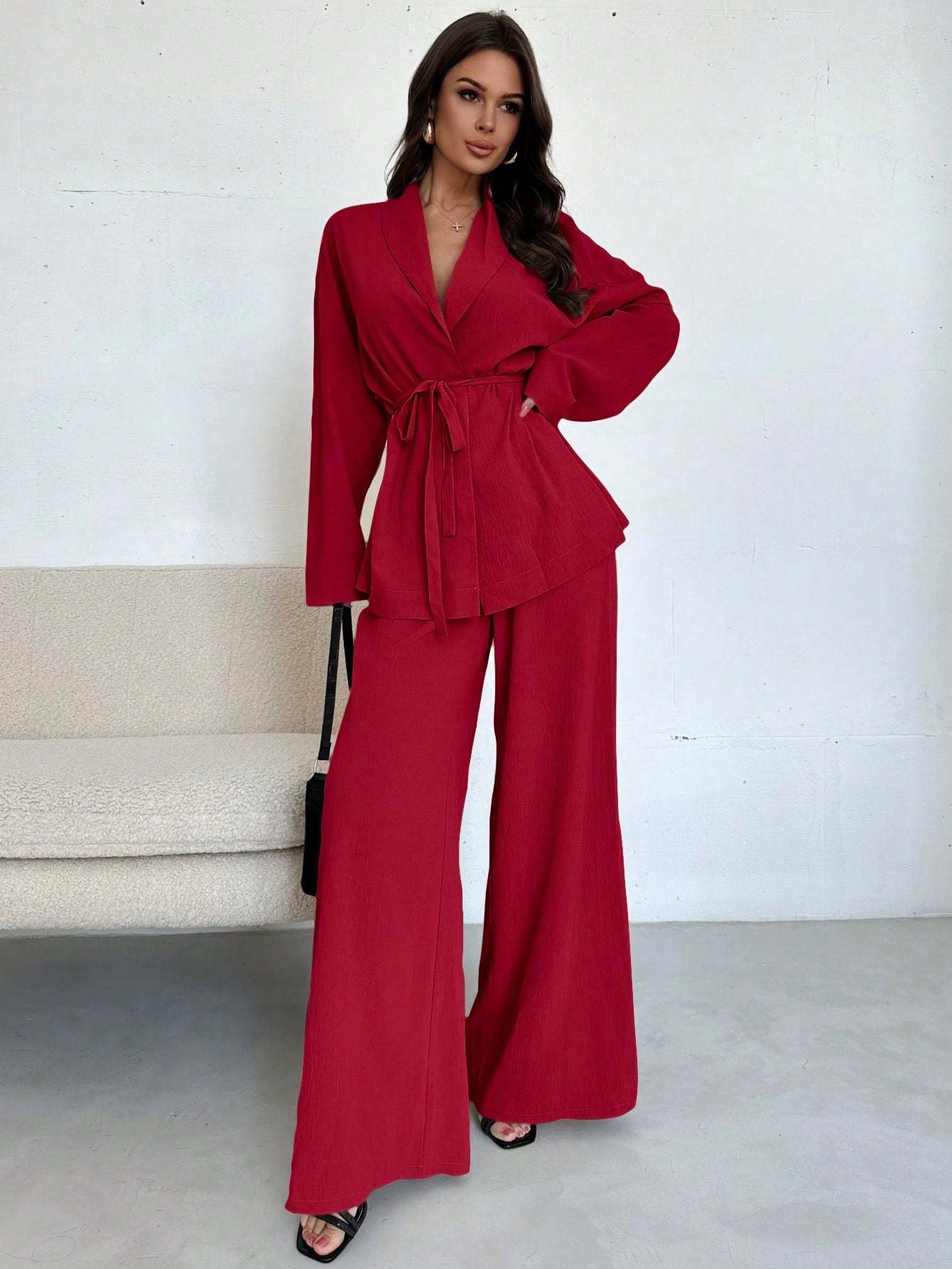 Conjunto Feminino Elegante com Blusa Transpassada e Calça Pantalona