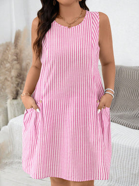 Vestido Curto Regata Listrado Plus Size com Bolso