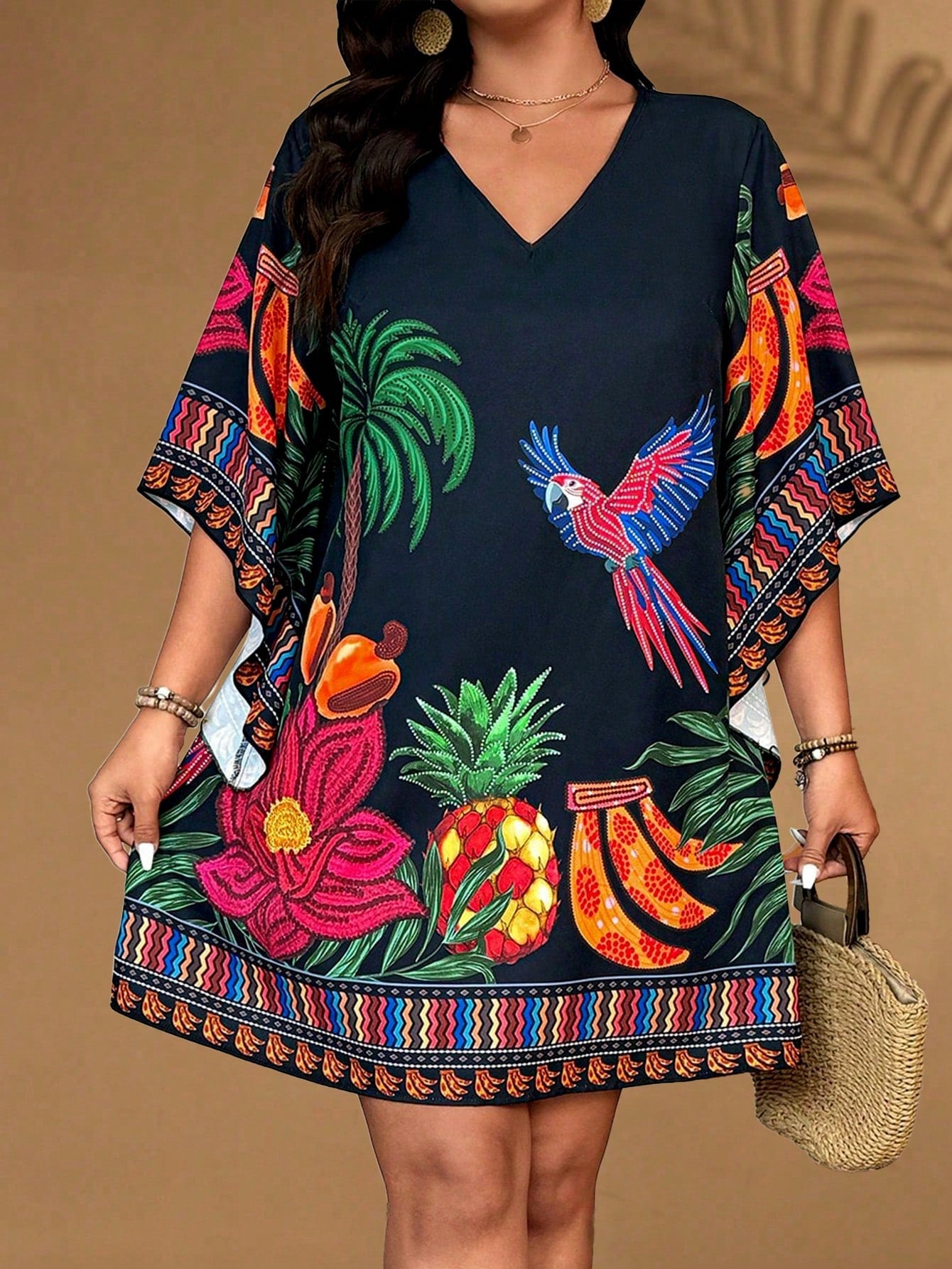 Vestido Curto Plus Size Meia Manga Estampa Tropical