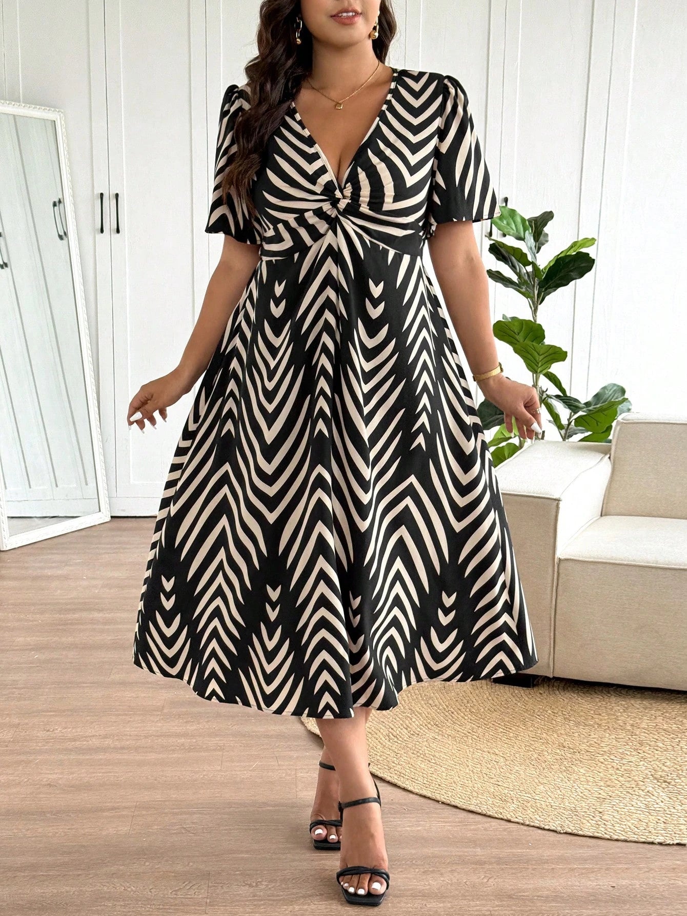 Vestido Midi Plus Size Casual Manga Curta Decote V Estampado 
