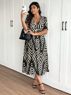Vestido Midi Plus Size Casual Manga Curta Decote V Estampado 