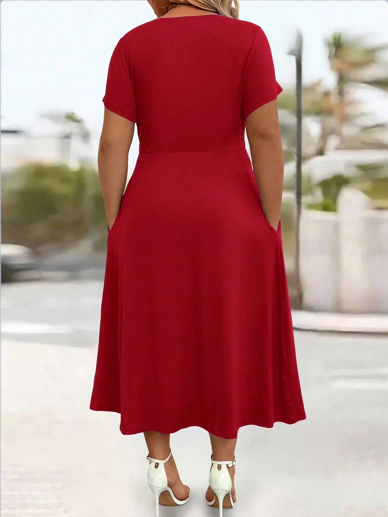 Vestido Plus Size Longo Soltinho Manga Curta com Bolso