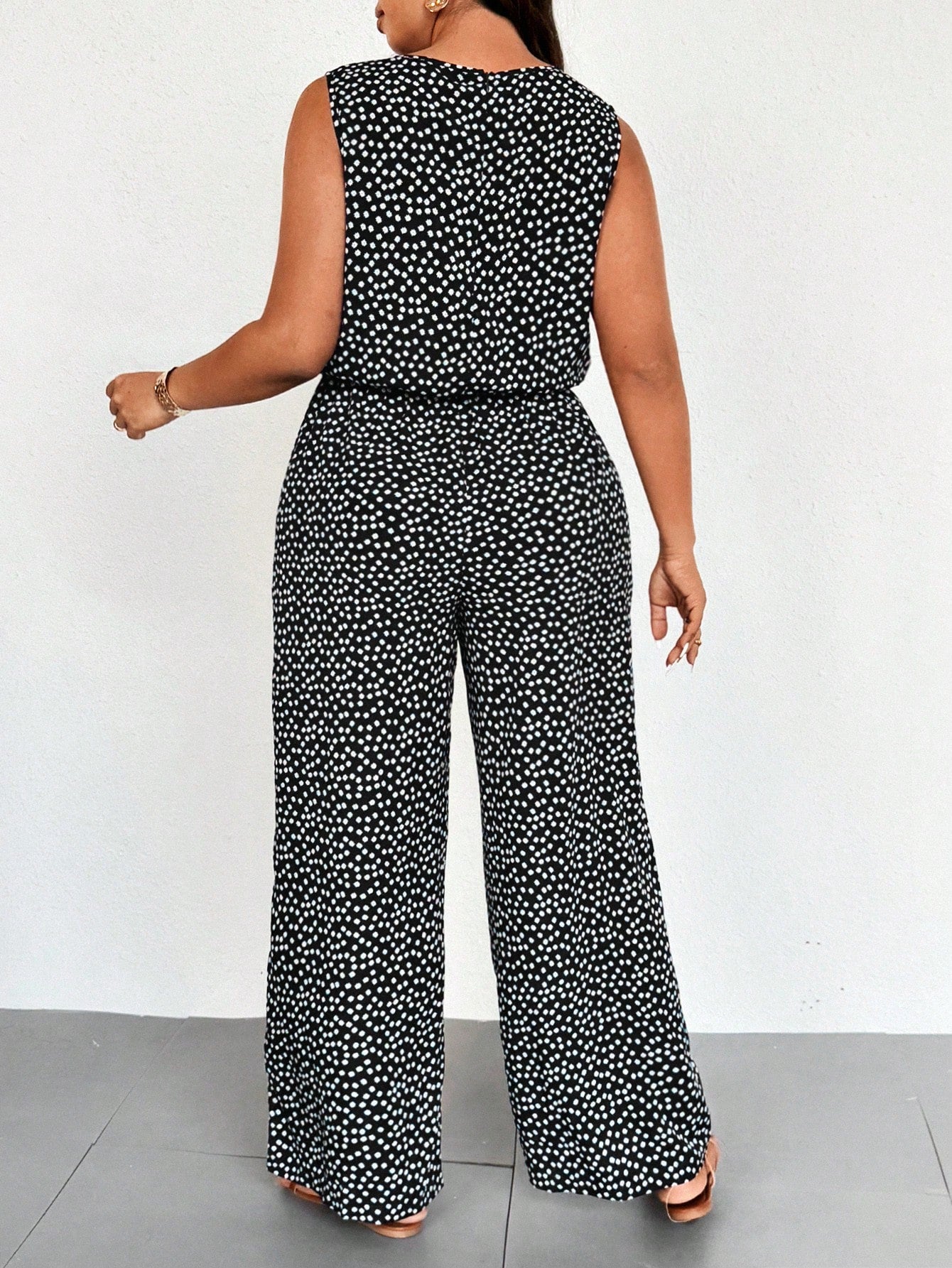 Macacão Plus Size Regata Floral Pantalona