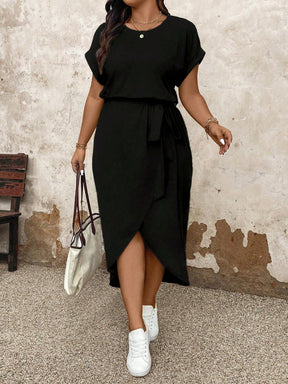 Vestido Midi Manga Curta Plus Size com Fenda