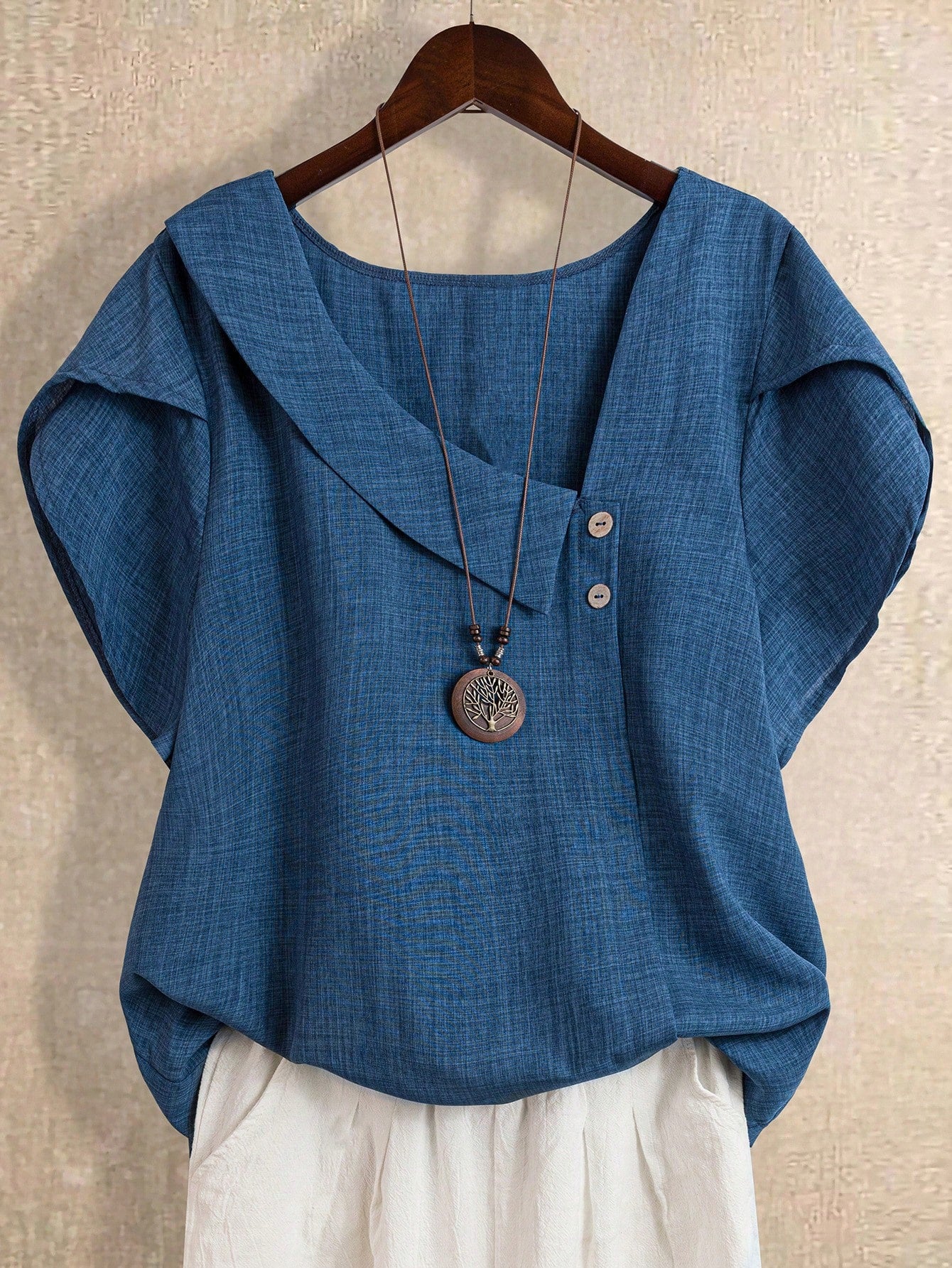 Blusa Manga Curta Plus Size Decote Assimétrico