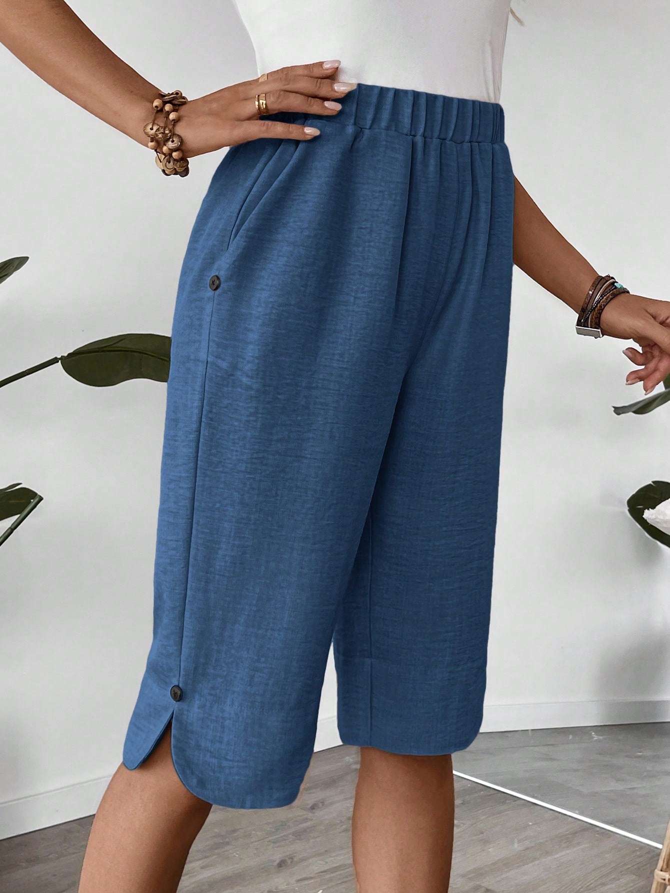 Capri Feminina de Linho com Bolsos e Elástico na Cintura