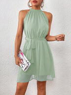 Vestido Curto Feminino Gola Princesa com Cinto
