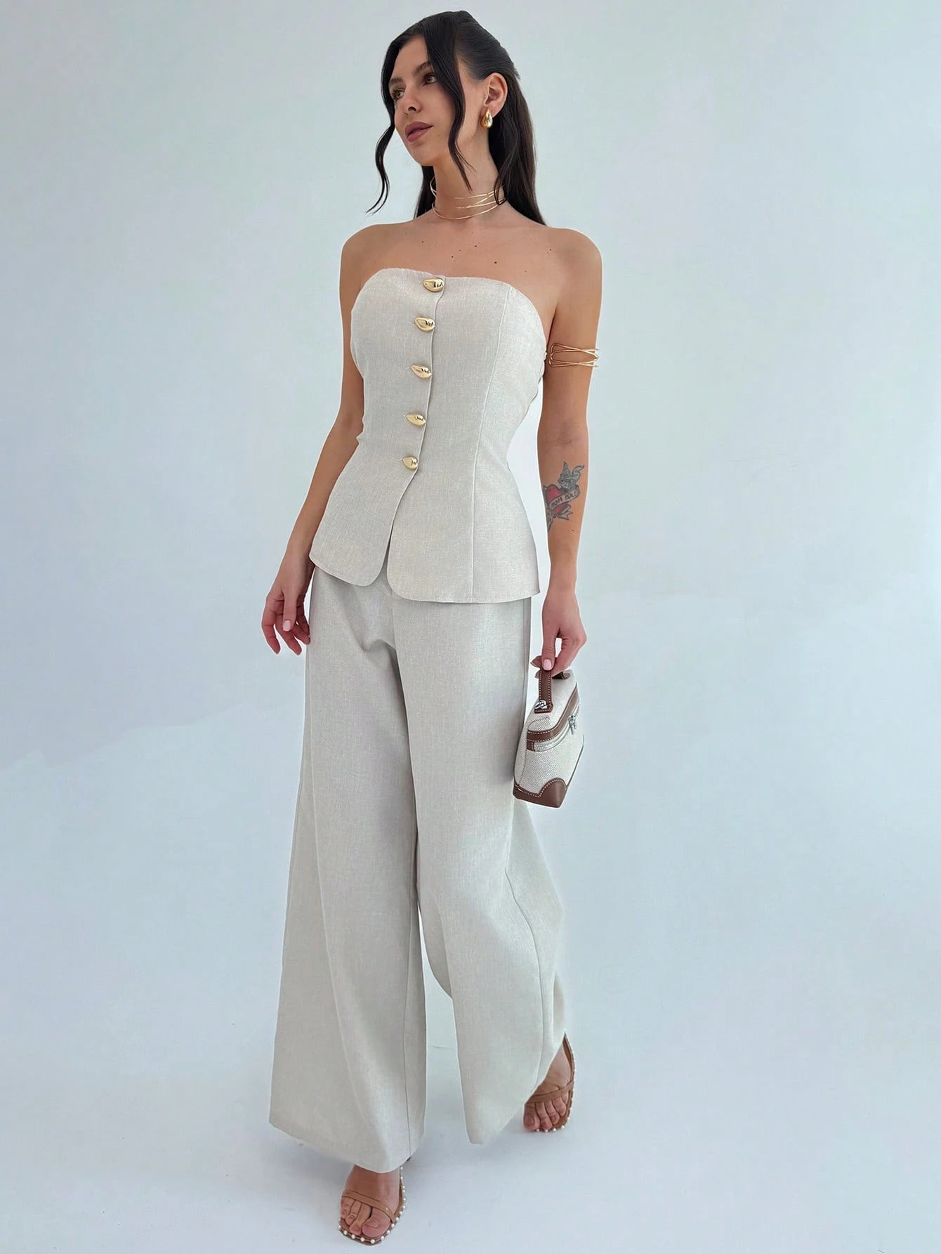 Conjunto Feminino Tomara que Caia com Botões Dourados