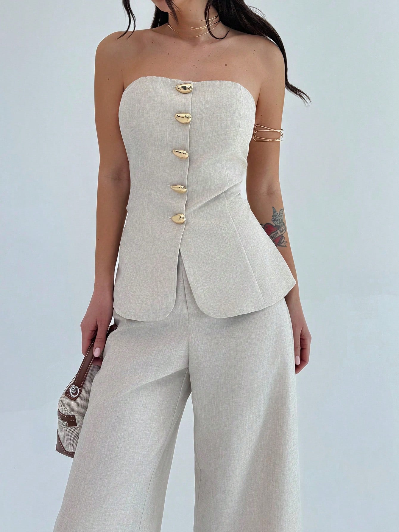 Conjunto Feminino Tomara que Caia com Botões Dourados