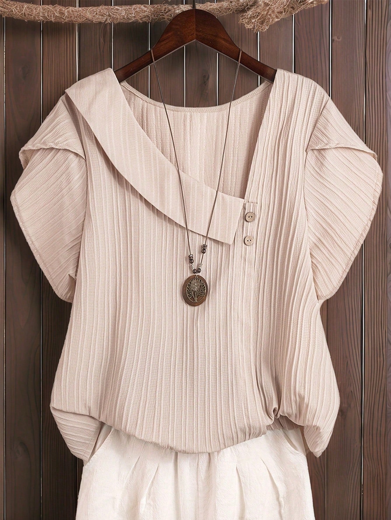 Blusa Manga Curta Plus Size Decote Assimétrico