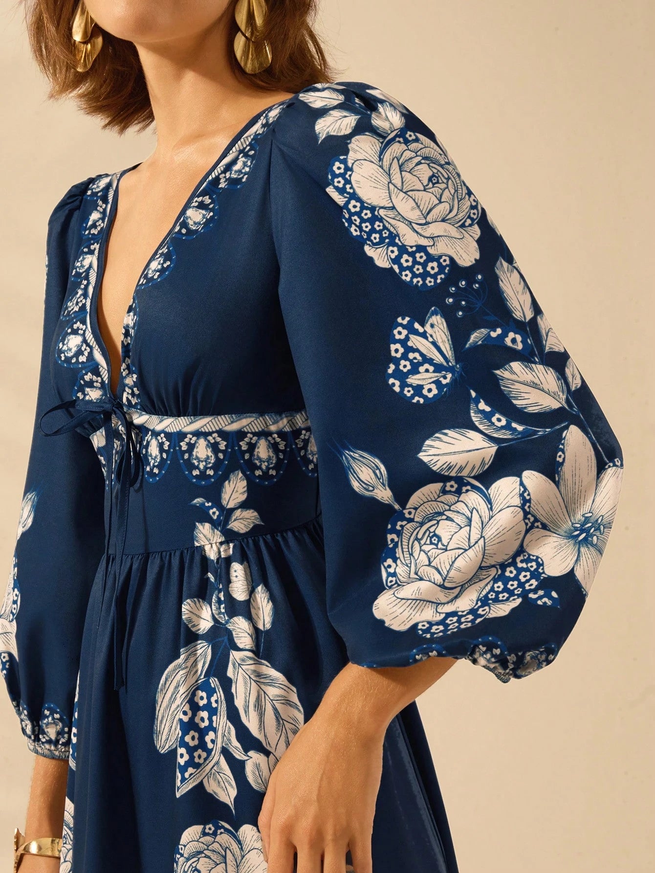 Vestido Feminino Manga Longa Bufante Decote V Estampa Floral