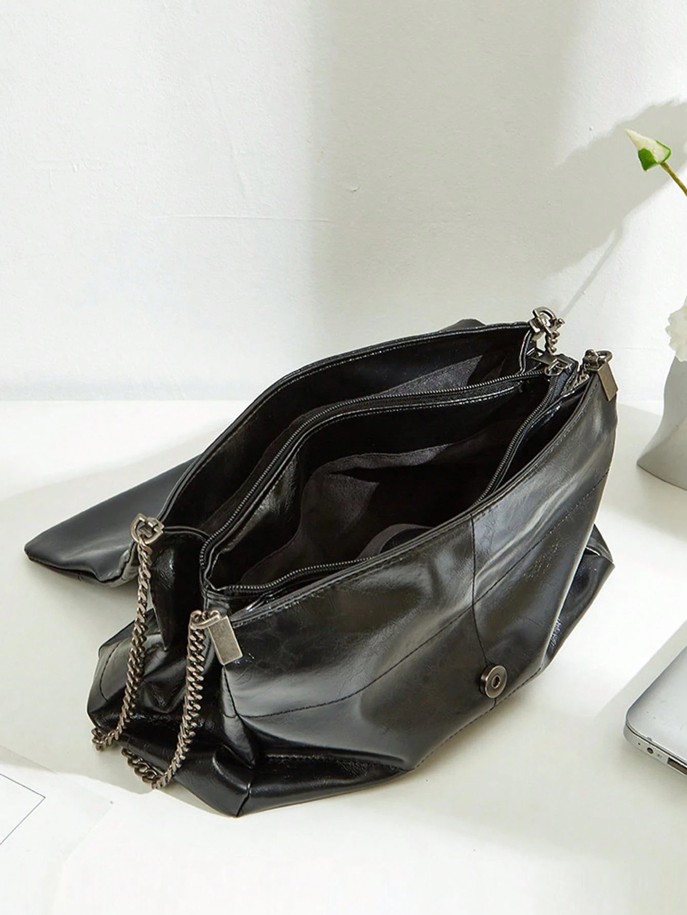 2025 Nova Bolsa Tote Commuter de Grande Capacidade, Bolsa de Ombro com Alça de Corrente da Moda e Elegante Vibração