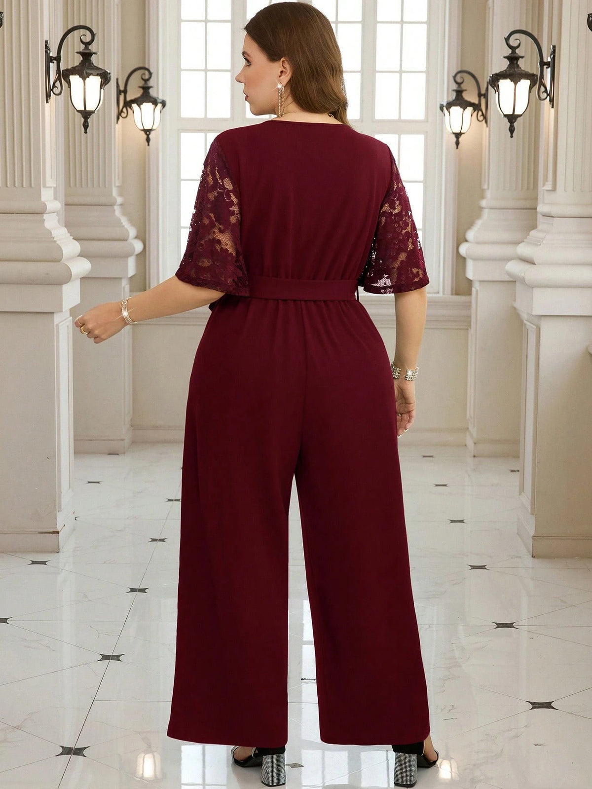Macacão Plus Size Elegante de Renda para Festa