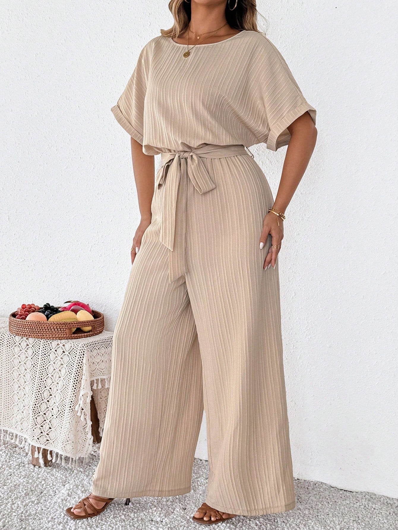 Macacão Plus Size Manga Curta com Cinto Soltinho