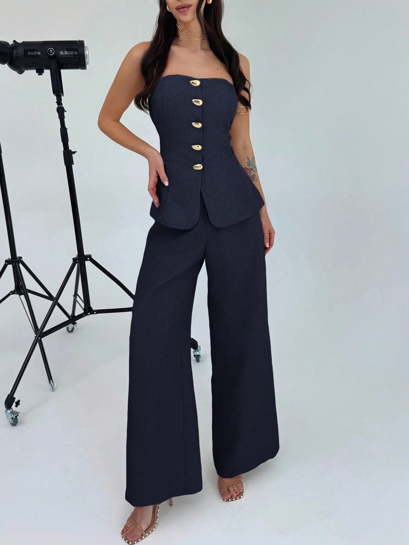 Conjunto Feminino Tomara que Caia com Botões Dourados