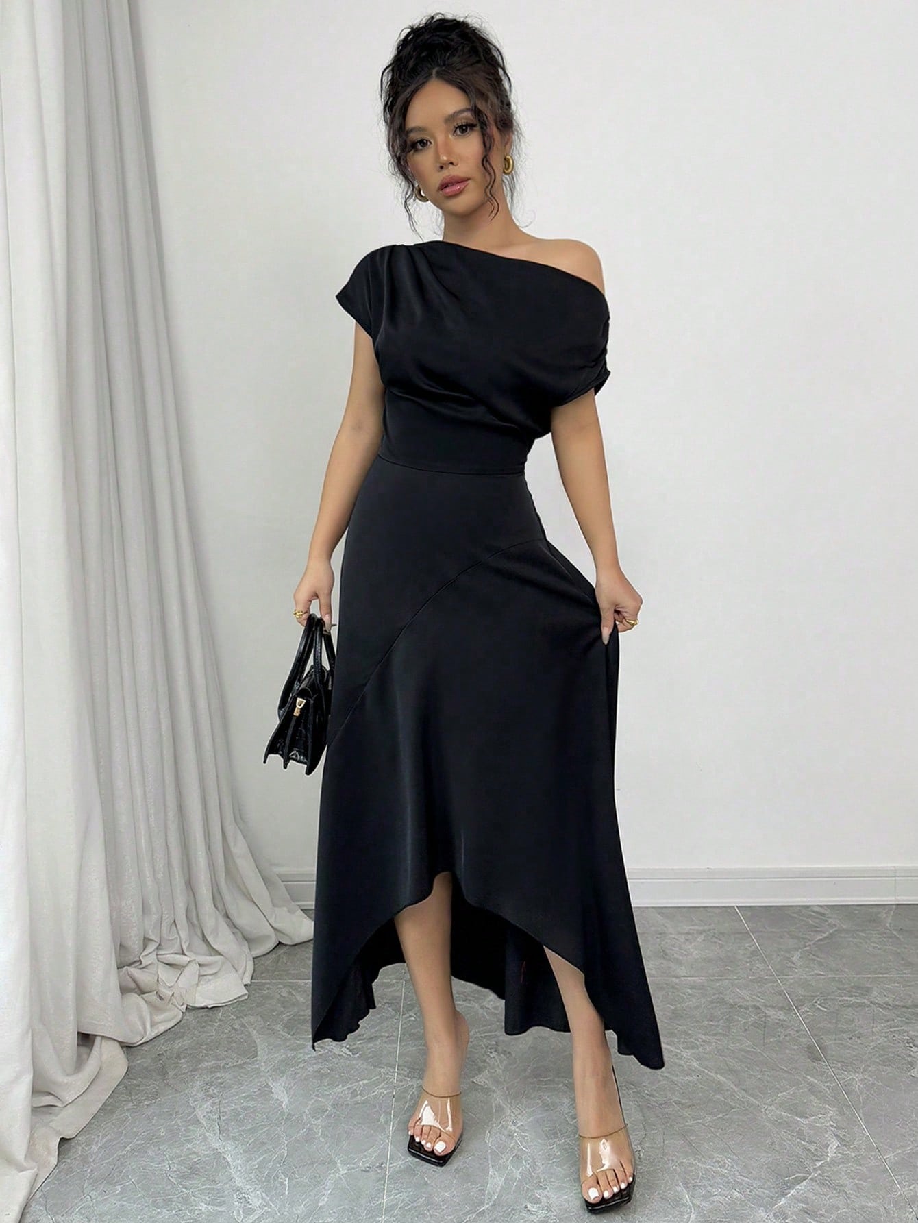 Vestido Feminino Midi de Festa Ombro e Bainha Assimétrica 