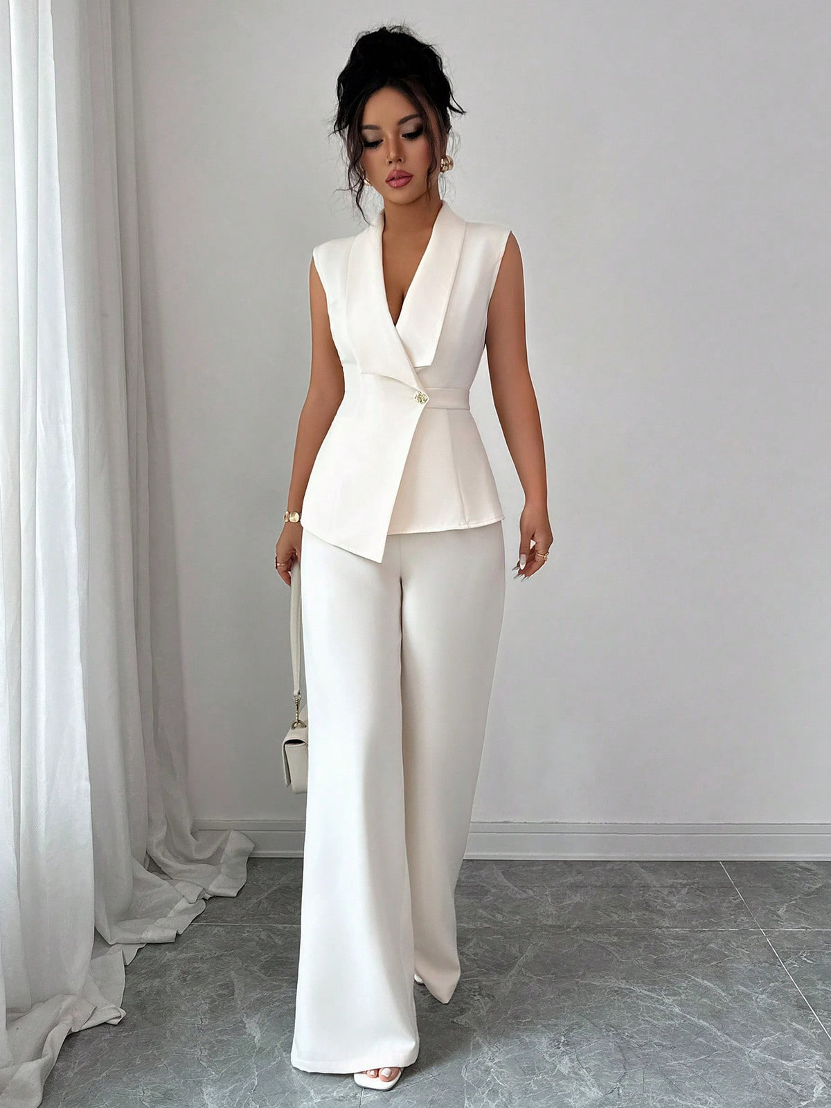 Conjunto Feminino de Alfaiataria Colete e Calça 