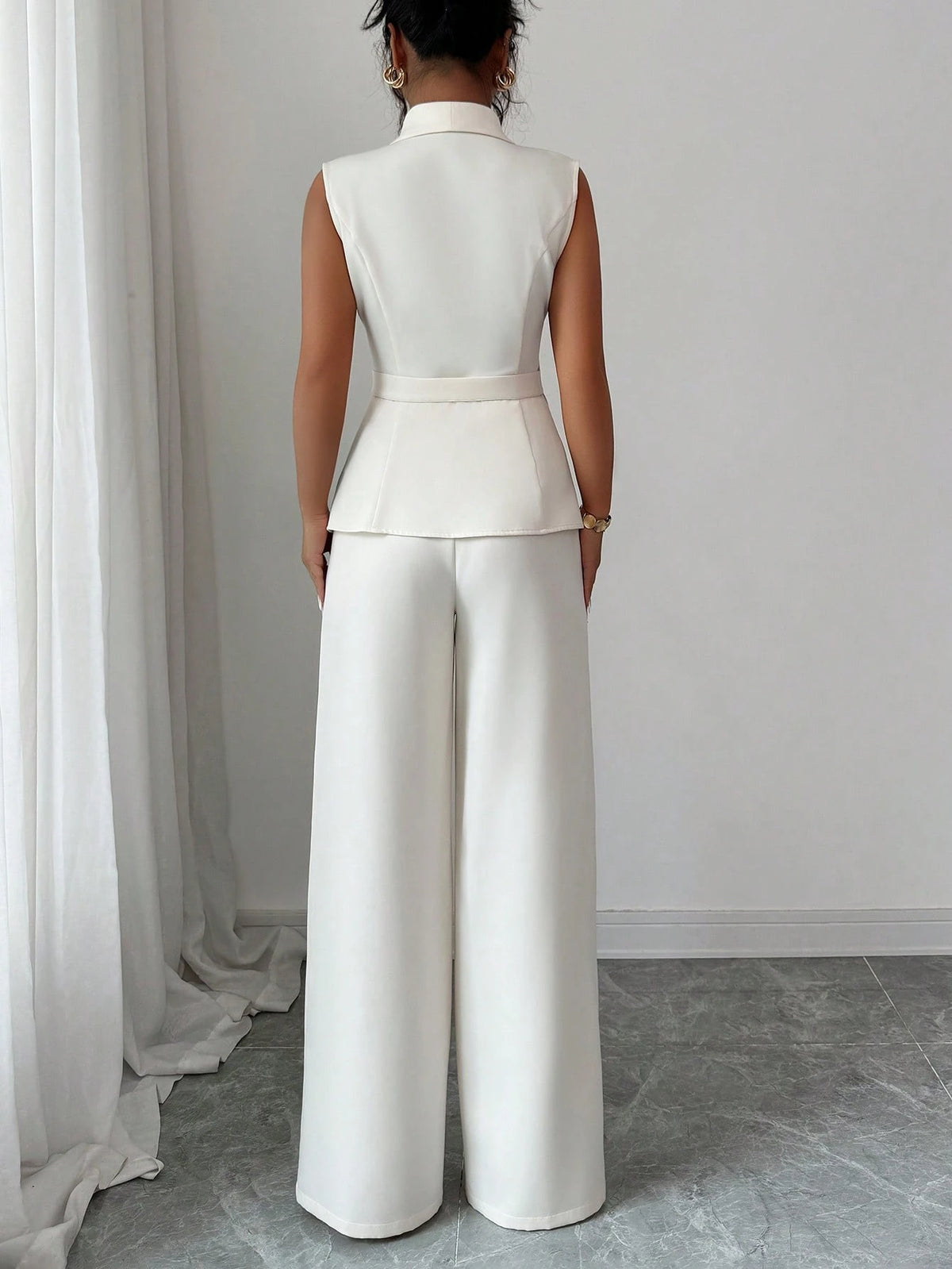 Conjunto Feminino de Alfaiataria Colete e Calça 