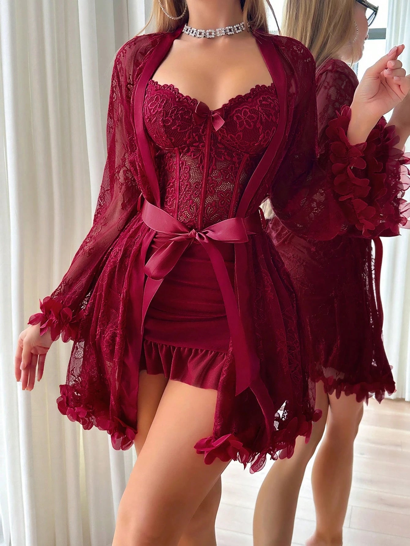Conjunto Sensual Feminino com Robe e Camisola em Renda Premium