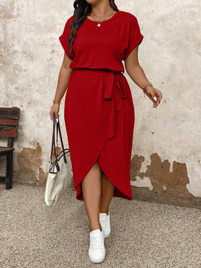 Vestido Midi Manga Curta Plus Size com Fenda