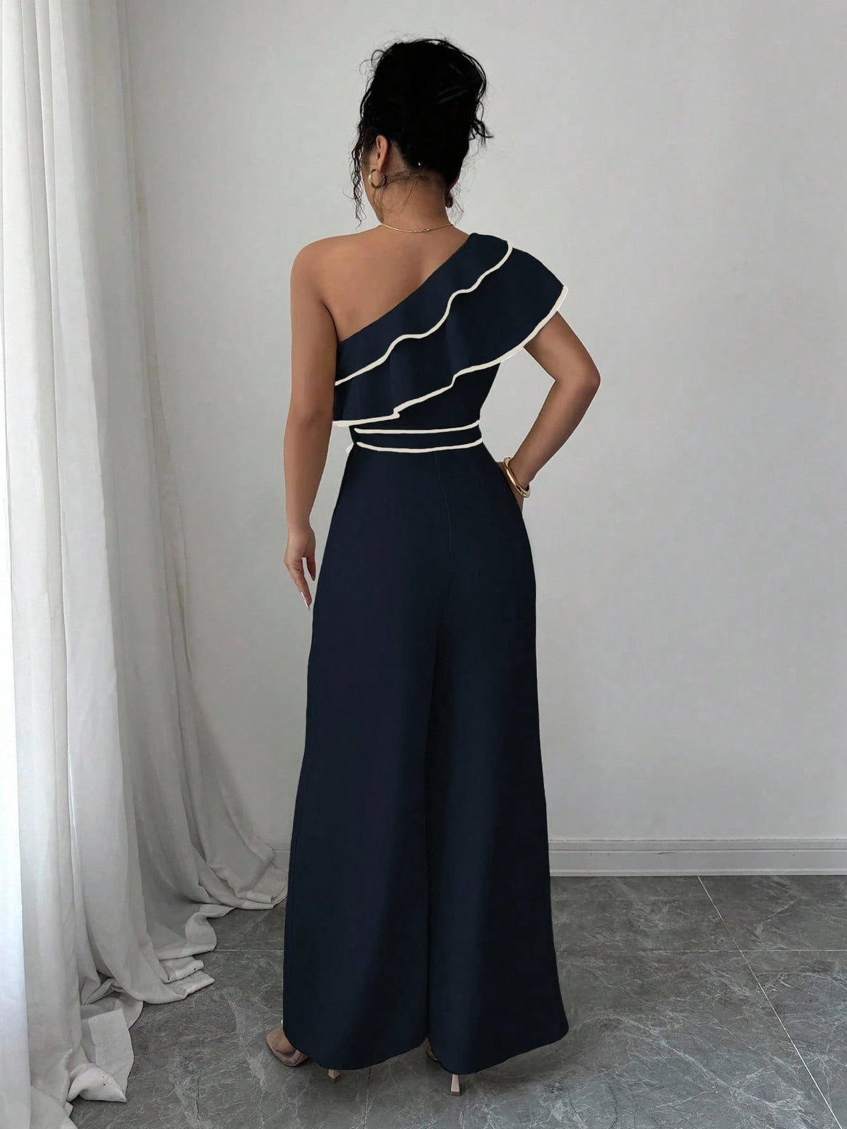 Macacão Feminino Pantalona Um Ombro Só com Babados