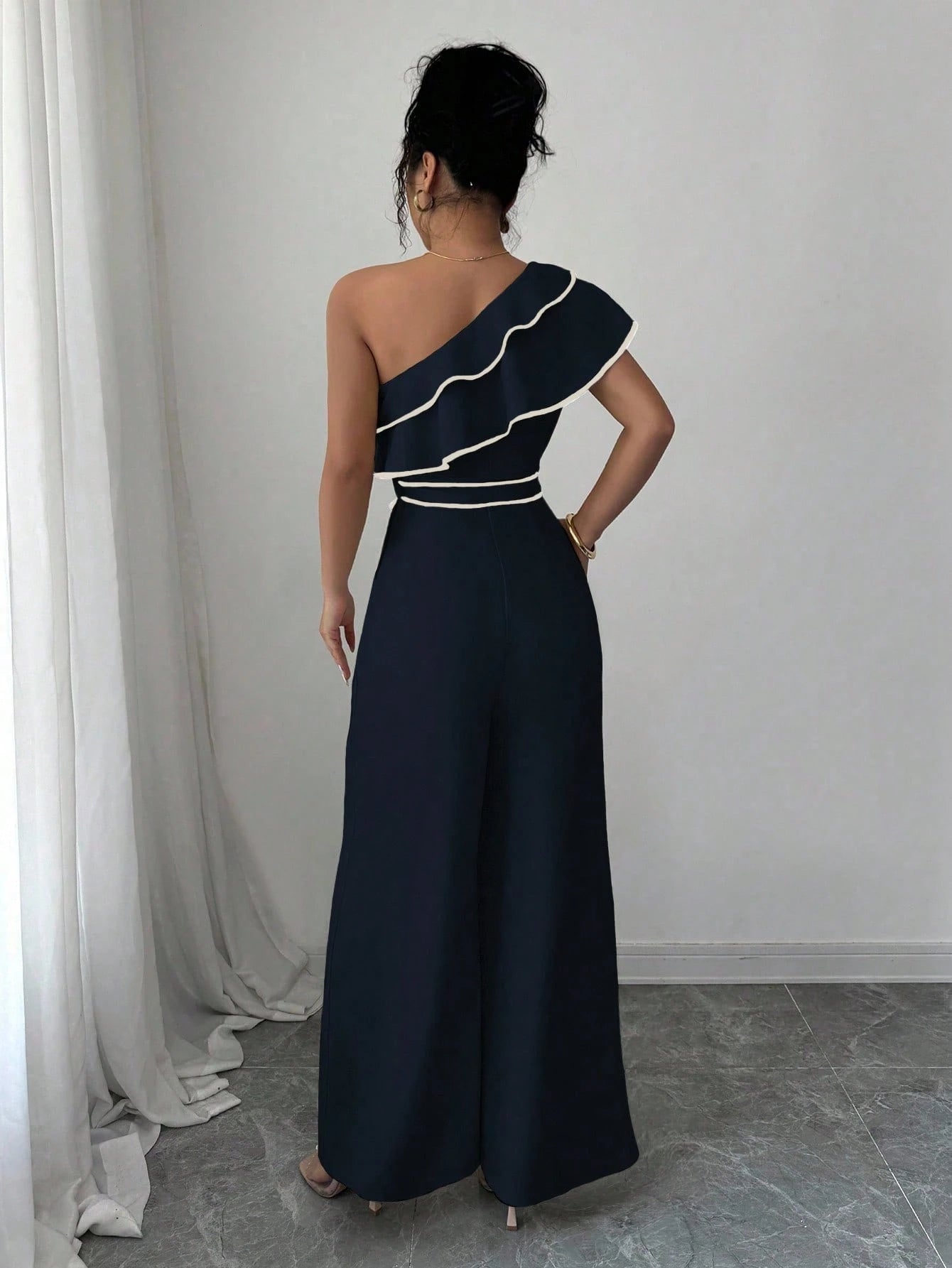 Macacão Feminino Pantalona Um Ombro Só com Babados