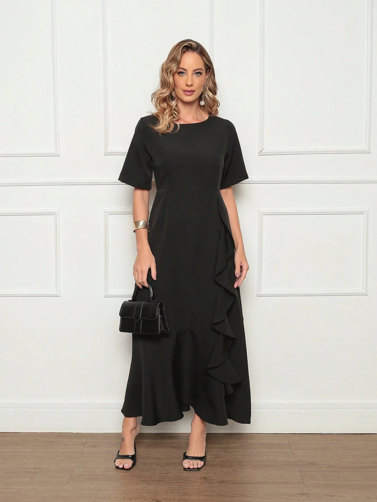 Vestido Longo Manga Curta Elegante com Detalhe em Babado