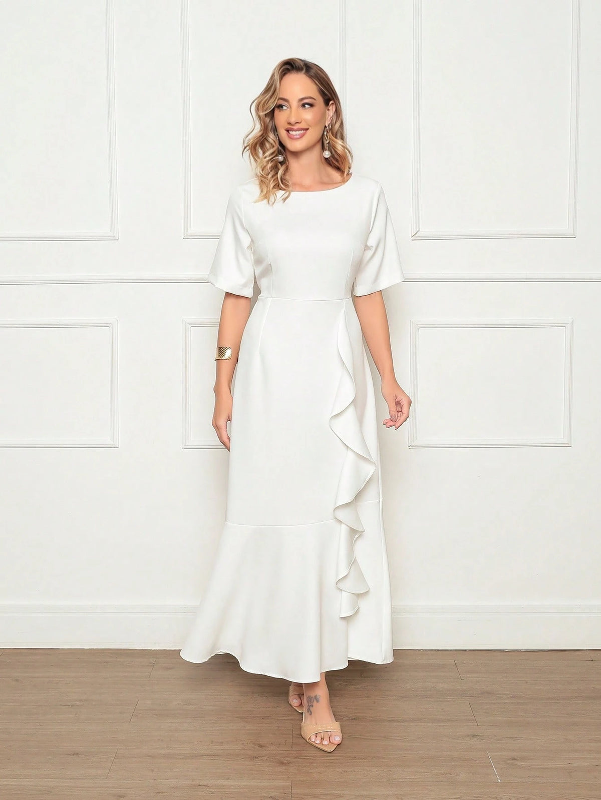 Vestido Longo Manga Curta Elegante com Detalhe em Babado