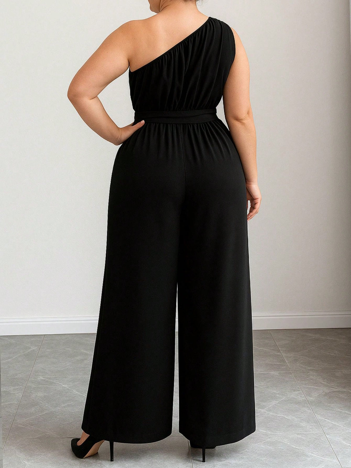 Macacão Um Ombro Só Plus Size Feminino com Cinto